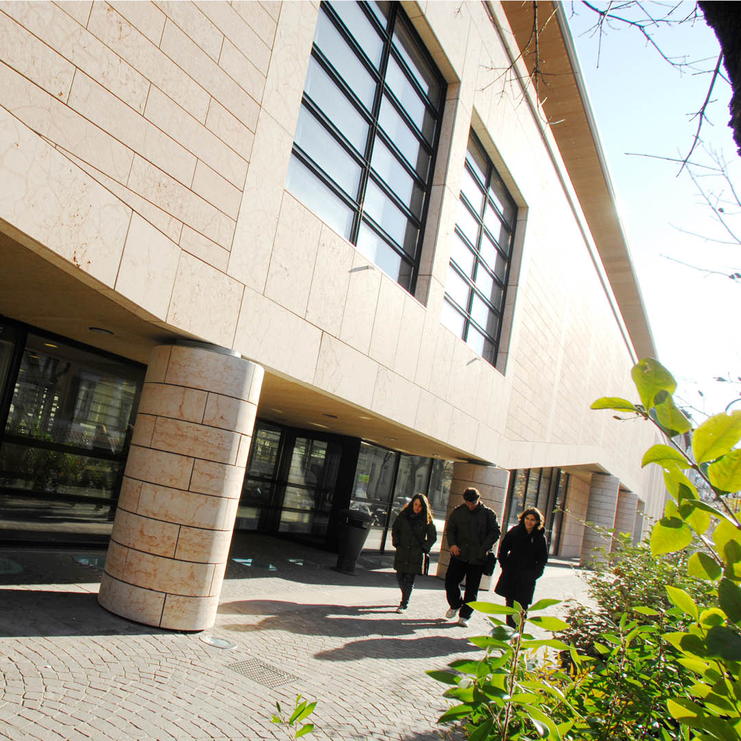 entrata della Facoltà di Giurisprudenza da Via Rosmini